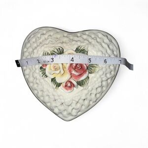 VintageHeart Shaped Ceramic Trinket Box with Rose Lid ♥️♥️♥️